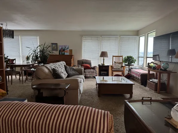 9522 4th Ave NE, Seattle, WA 98115