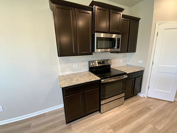 5th image of 2611 Valdez Dr