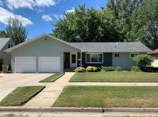 1712 4th St SW, Minot, ND 58701