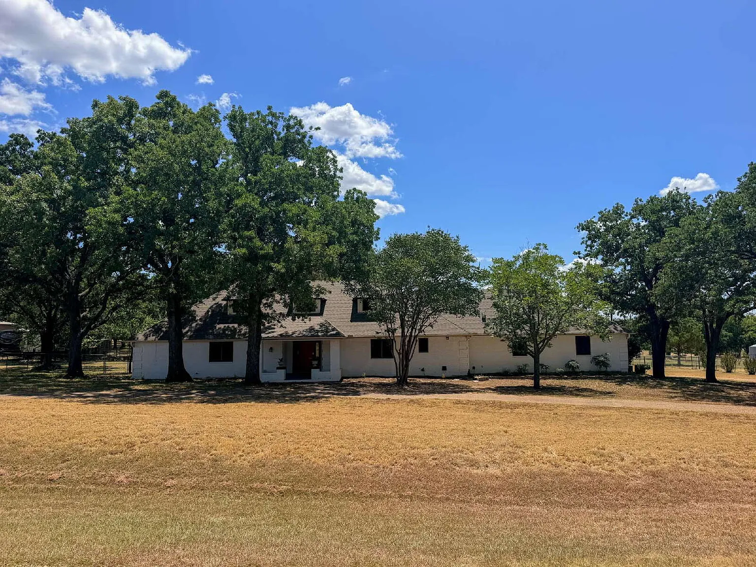 6 bed, 3.0 bath, 3646 sqft, $2,800 — Photo 1
