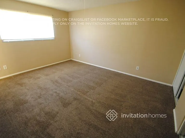 4222 W Denton Ln — Photo 4
