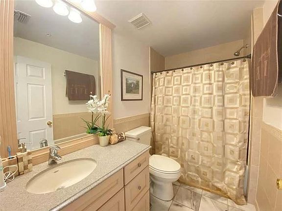 3rd image of 3040 Clubview Dr