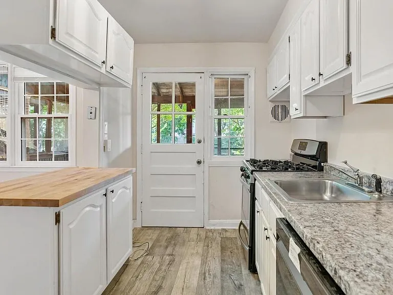 1749 Joan Ave — Photo 10