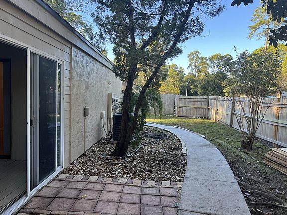 4th image of 2486 Whispering Woods Blvd