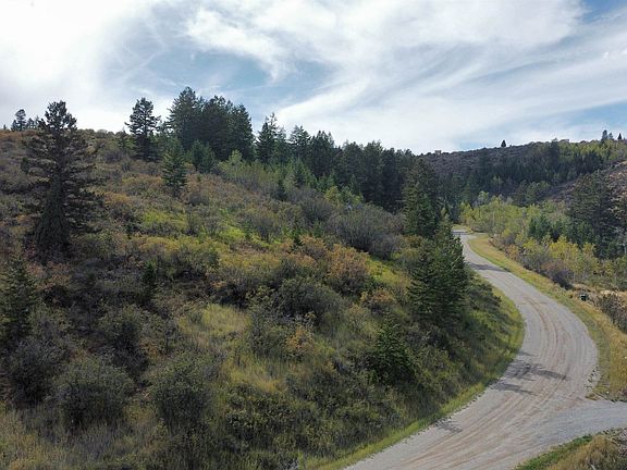 3rd image of 155 Caribou Rd