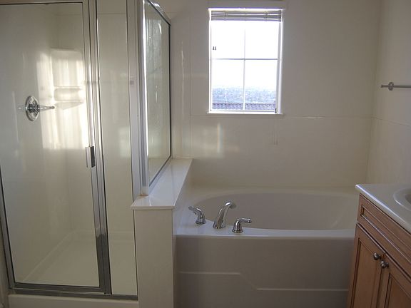 5th image of 409 Casselino Dr