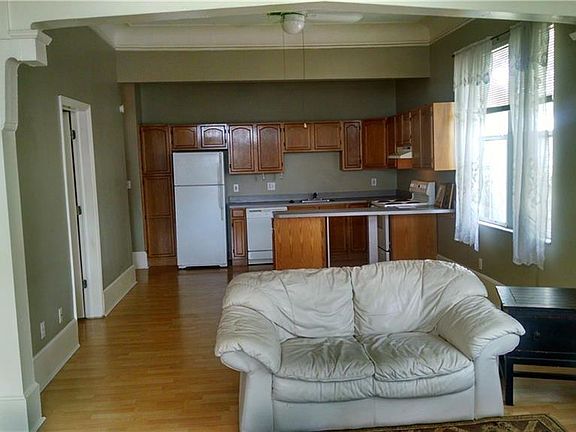 5th image of 934 E 11th Ave