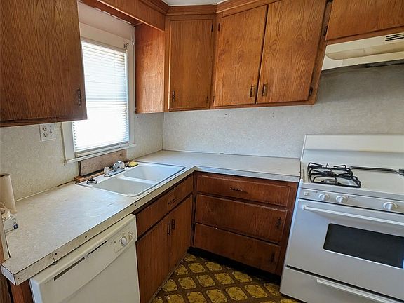 5th image of 701 N Grant Ave