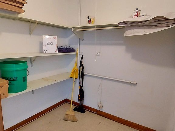 3rd image of 4712 W 106th Pl APT 1A