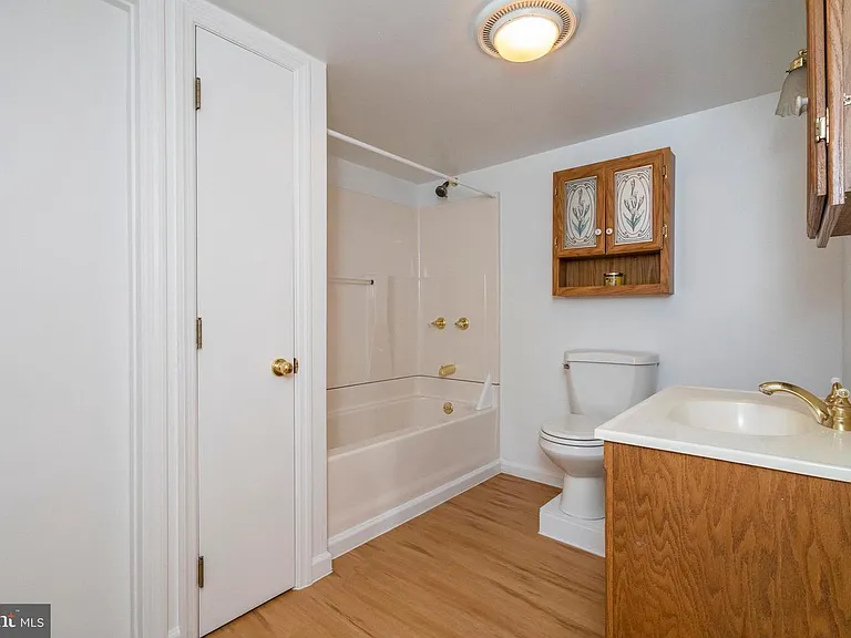 506 Saint Albans Ct — Photo 27