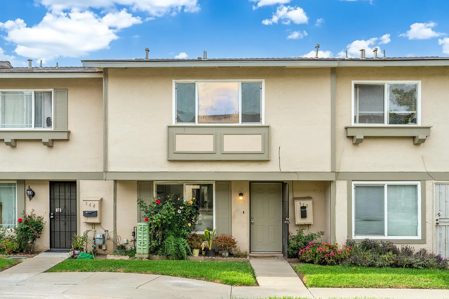 570 Crabapple Way photo 1