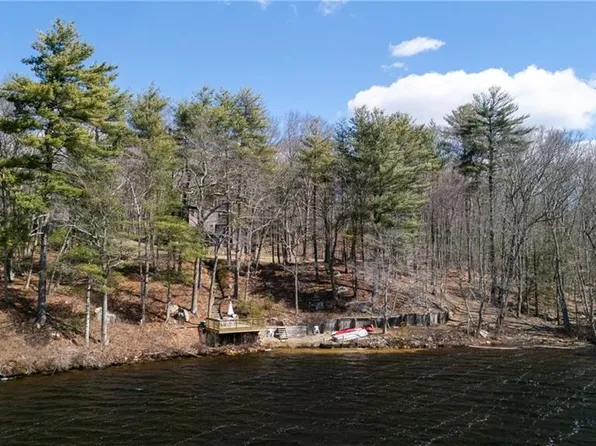 293 Lee Cir, Pascoag, RI 02859
