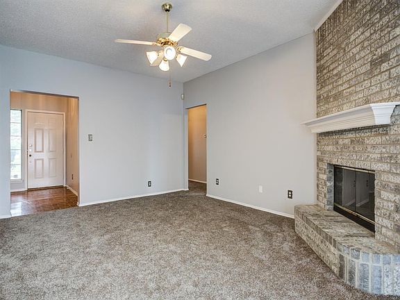 4th image of 1044 Glencrest Dr