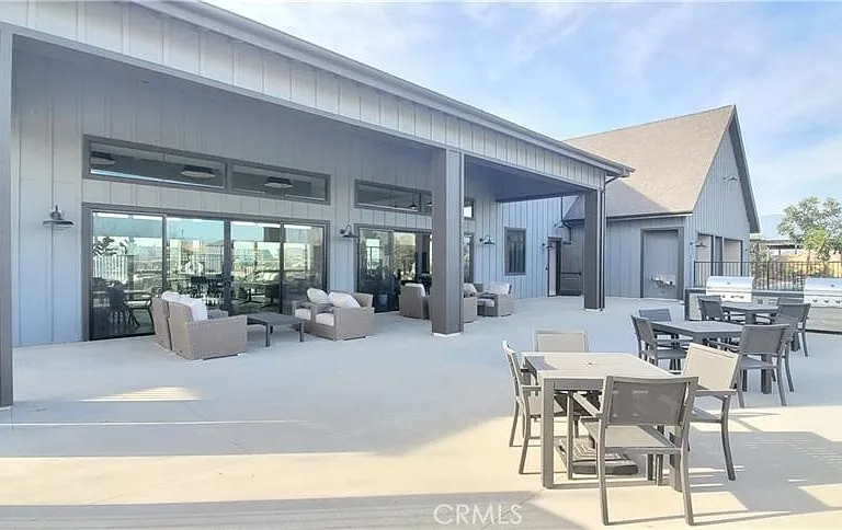 2679 E Penelope Ln — Photo 33