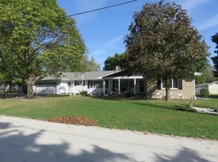305 S East St, Moweaqua, IL 62550