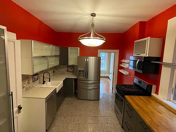Gormet kitchen with stainless steel appliances (dishwasher, fridge, 5 burner gas range, microwave, garbage disposal)