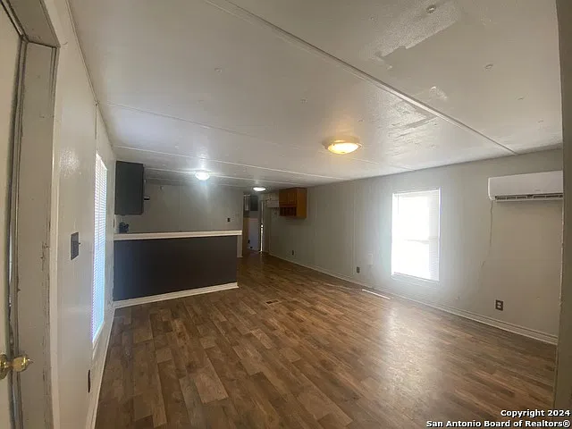 2 bed, 1.0 bath, 728 sqft, $900 — Photo 3