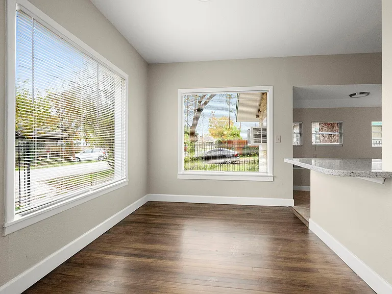 5001 McKinney St — Photo 10