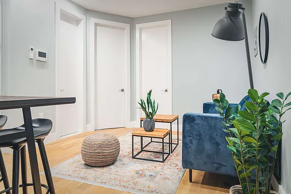Rented by Venn NY Inc | media 10