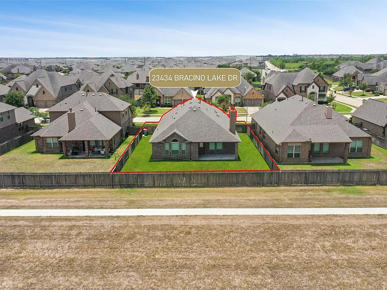 23434 Bracino Lake Dr — Photo 27