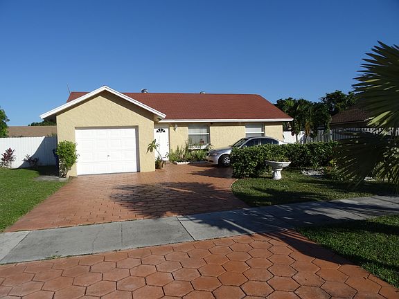 2nd image of 422 SW 74th Ave