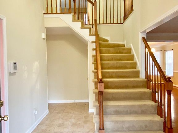 3rd image of 104 Edwards Ct