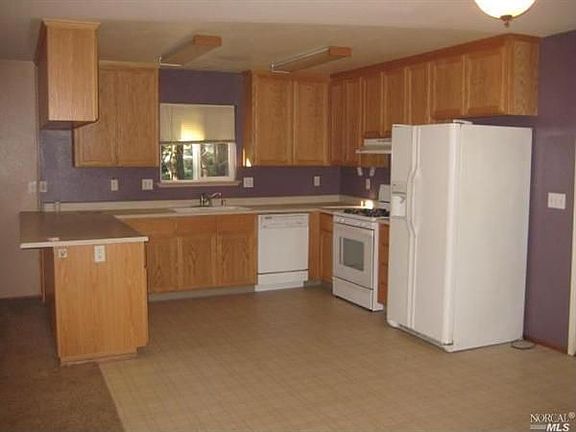 3rd image of 27811 Poppy Dr