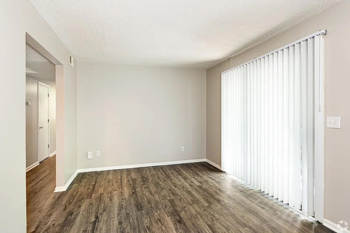 8515 Parallel Pkwy - Unit 8 — Photo 4