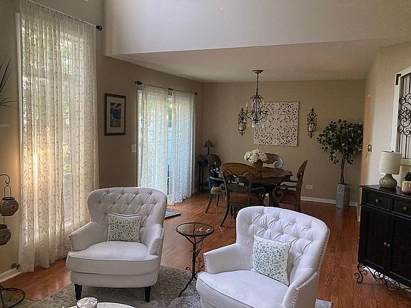 5th image of 318 Stillwater Ct