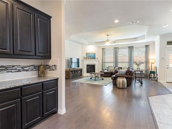 5th image of 15204 Primrose Garden Ct