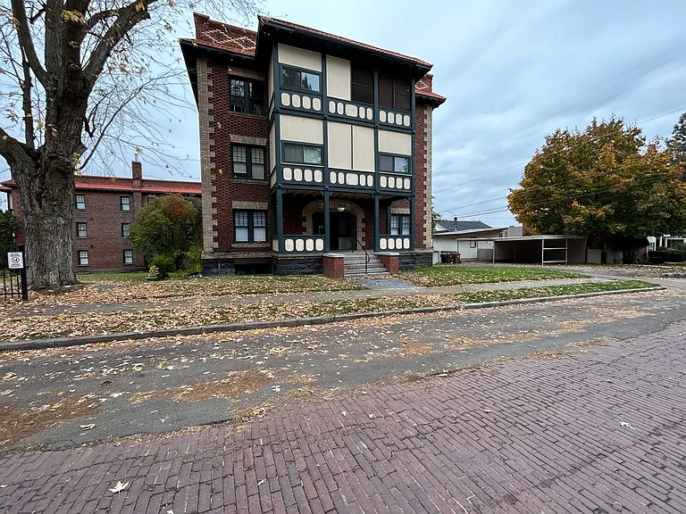 Jefferson Apartments — Photo 16