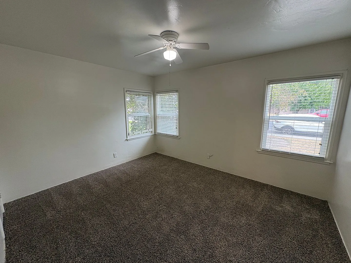 Cozy 2-bedroom home Available Now! — Photo 3