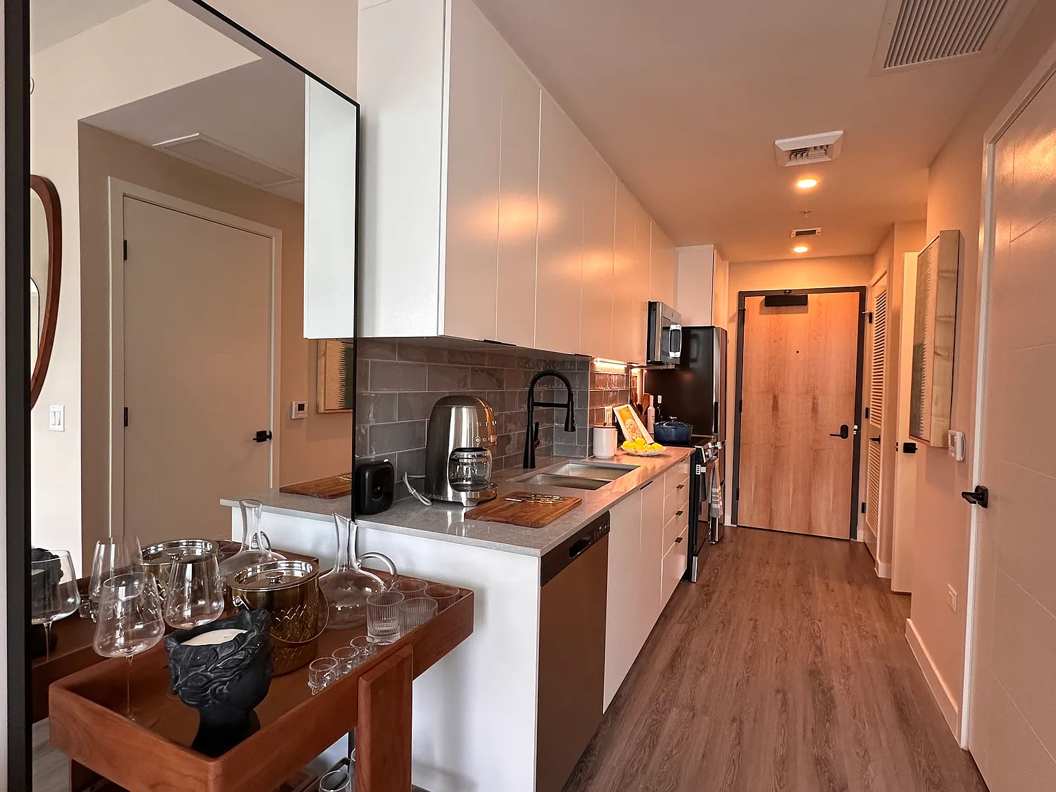 Studio, 490 sqft, $2,090 — Photo 3