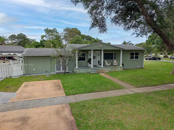 899 E Country Club Cir, Plantation, FL 33317