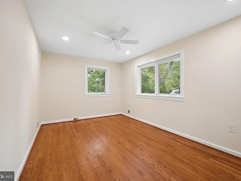 7016 Hopewood St — Photo 38