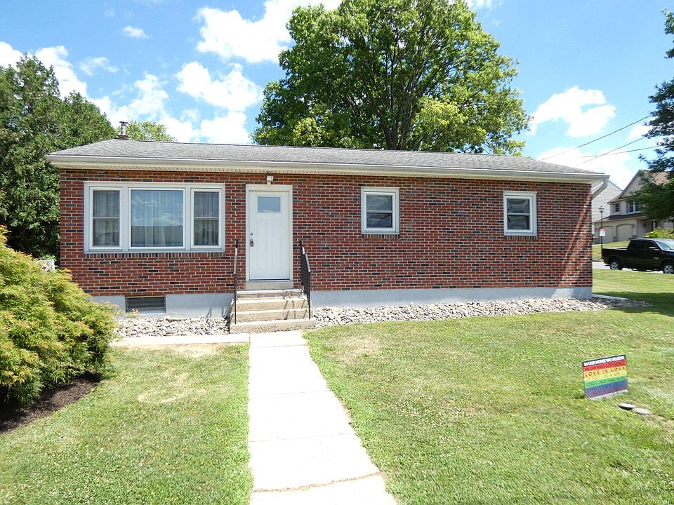 1st image of 3 Ruth Ave