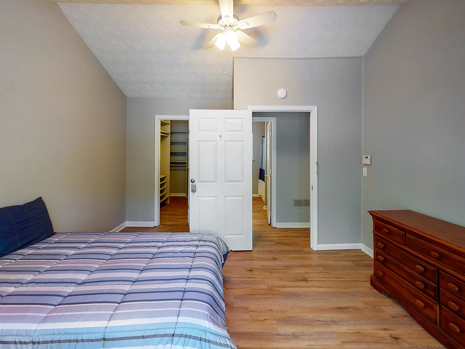 4 bed, 2.0 bath, 1736 sqft, $763 — Photo 2