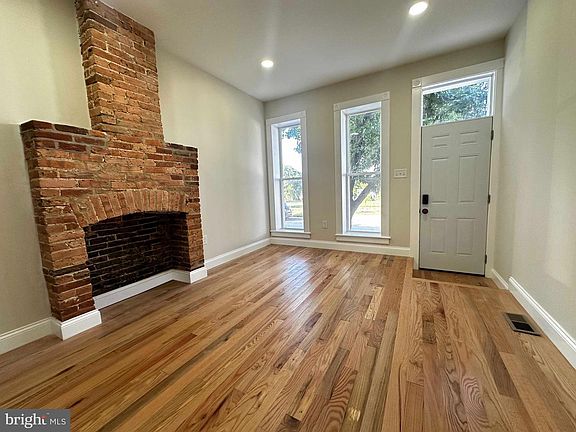 2nd image of 2625 Francis St