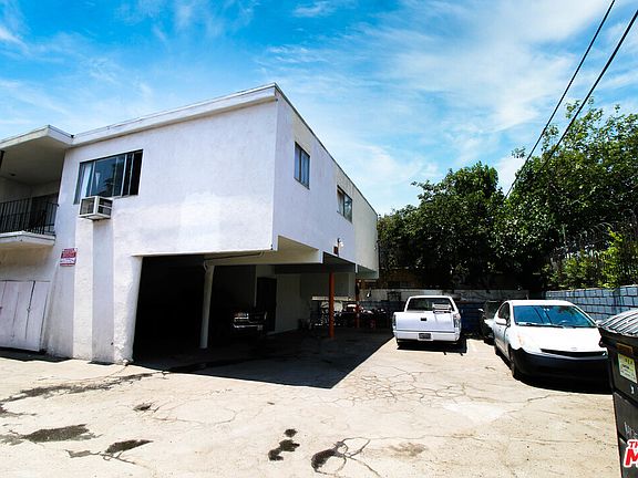 2nd image of 14139 Delano St