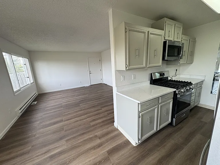 4207 Hayes St #B — Photo 8