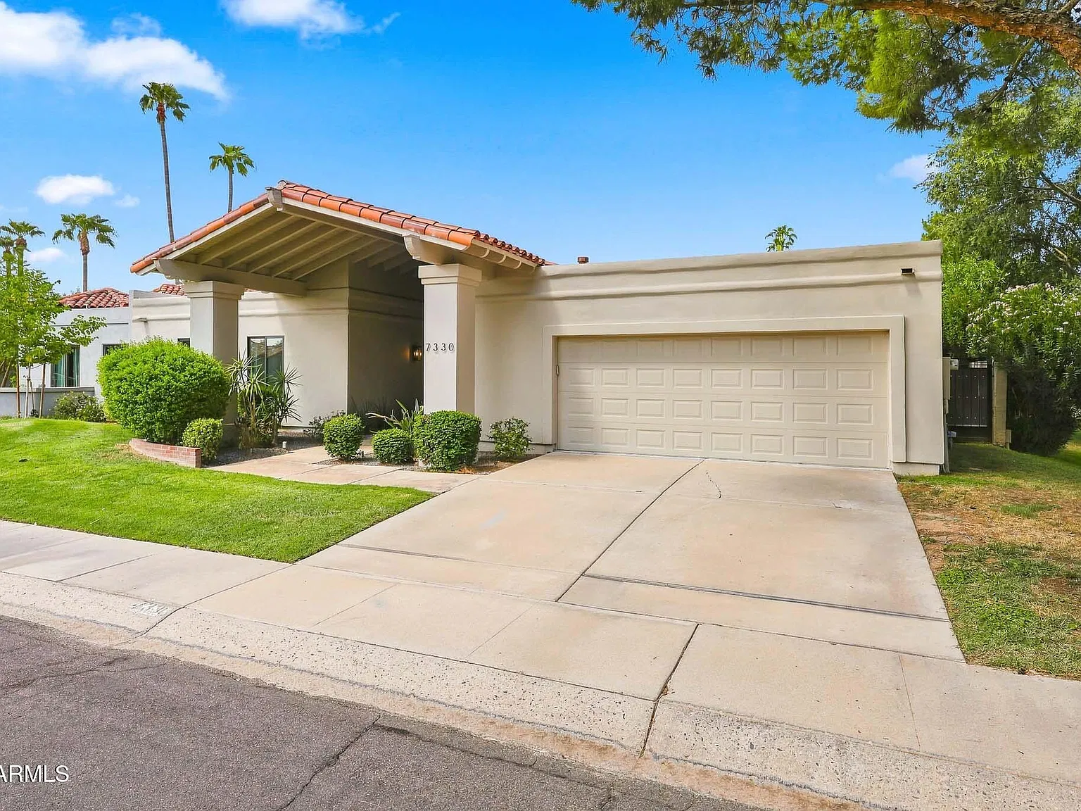 3 bed, 3.5 bath, 2700 sqft, $14,000 — Photo 3