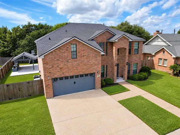 202 Augusta Dr, Portland, TX 78374