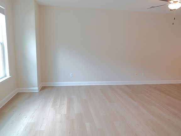 3rd image of 140 Creekland Way #1