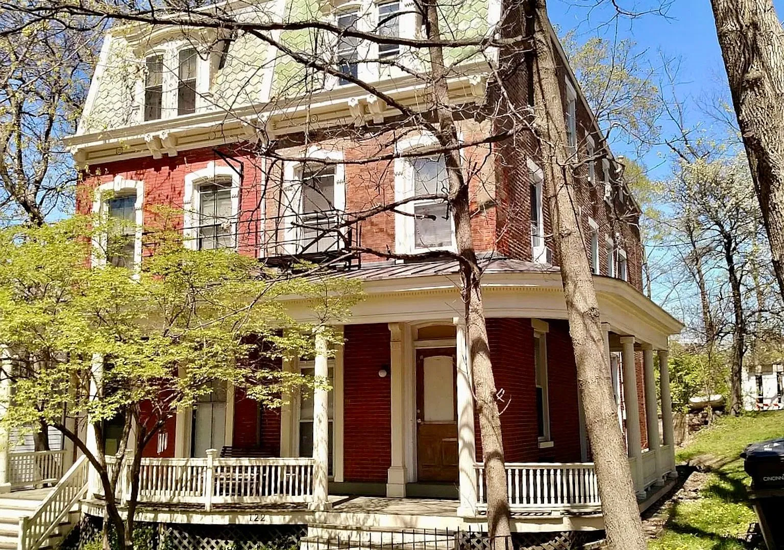 122 Parker Apartments — Photo 1