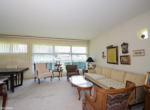 3rd image of 4032 W Howard St