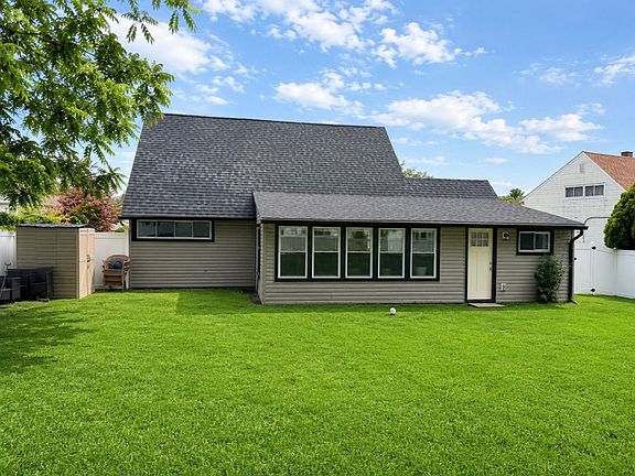 3rd image of 6 Roundwood Ln