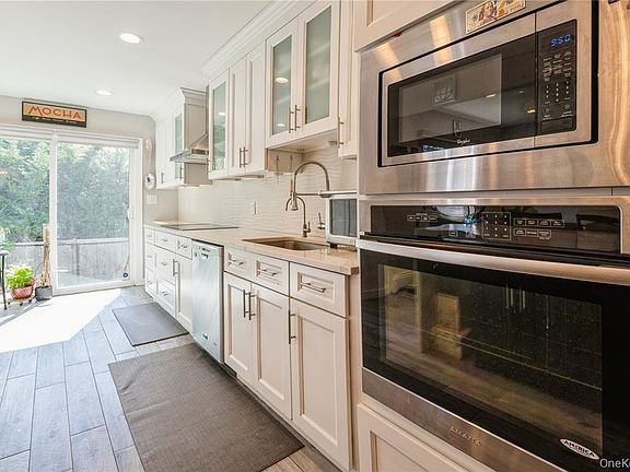5th image of 1040 Cedarhurst Street