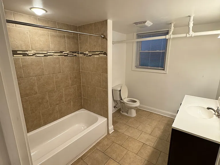 5528 W Berteau Ave #G — Photo 8