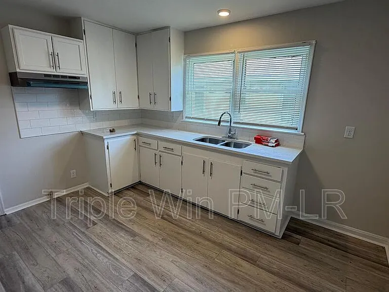 2205 S Martin St — Photo 18