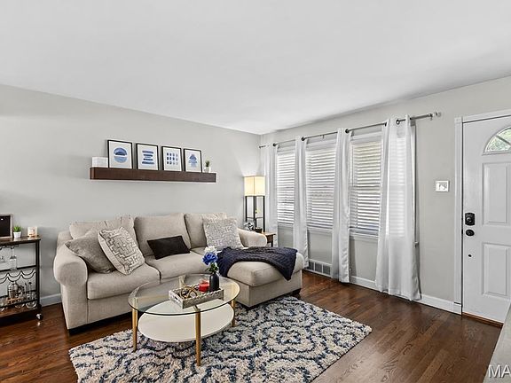 4th image of 10900 Three Court Dr